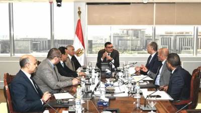 «الشربيني» يتابع سير العمل بمشروعى منطقة الأعمال المركزية بالعاصمة الإدارية وأبراج الداون تاون بالعلمين الجديدة