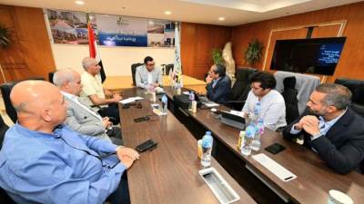 وزير الإسكان يتابع مع مسئولى شركة «سيتى إيدج» معدلات تسليم الوحدات السكنية لحاجزيها بالعلمين الجديدة