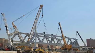 وزير الإسكان يتابع سير العمل بمحور عمرو بن العاص ثاني محور مروري حر بالجيزة 