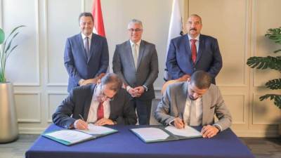 باستثمارات 1.8 مليون دولار .. توقيع عقد مشروع PYRAMIDS ALU لإنتاج إطارات الألومنيوم في السخنة