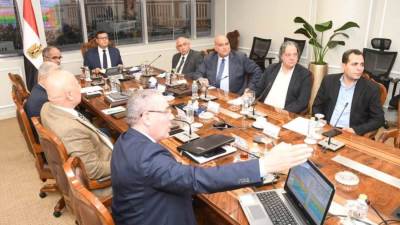 «الشربيني» يستعرض خطة الشركة القابضة للمياه والصرف لإحلال وتجديد شبكات المياه لتقليل الفاقد