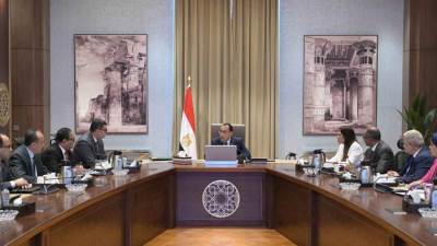 «مدبولى» يتابع مع وزير الإسكان موقف مشروعات مياه الشرب والصرف الصحي على مستوي الجمهورية