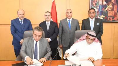 «الإسكان»: توقيع عقد مبادلة لقطع الأراضي المملوكة لشركة سملا وعلم الروم بمطروح بقطعتى أرض بالقاهرة الجديدة
