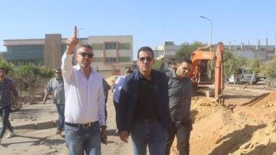 رئيس الجهاز فى جولة ميدانية  لمتابعة تنفيذ مشروعات البنية التحتية في المنطقة الصناعية بمدينة العاشر 
