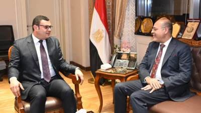 وزيرا الإسكان والعمل  يبحثان شئون العمالة بشركات المياه والصرف وقطاع التشييد والبناء