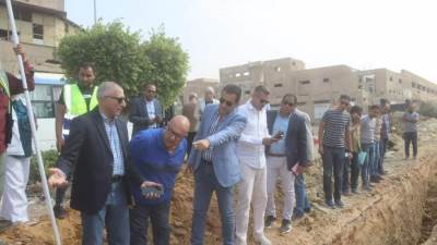 نائب رئيس المجتمعات العمرانية يتفقد المشروعات الجاري تنفيذها بمدينتي العاشر من رمضان والشروق