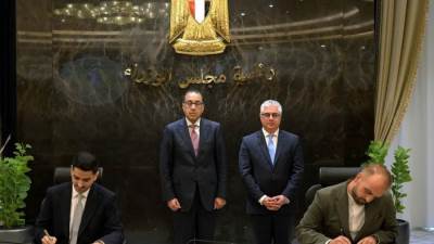 توقيع عقد مشروع بين «سيراج الصناعية» وشركة «VESRA – Honeywell» باقتصادية قناة السويس