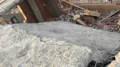 جهاز الشروق يزيل دور مخالف ويوقف فورياً مخالفتي بناء فى مهدهم بالمدينة