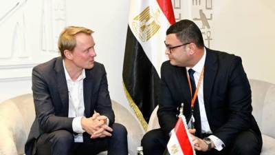 وزير الإسكان يبحث مع وزير البيئة الألماني سبل تعزيز التعاون المشترك فى مجال المدن الخضراء المستدامة