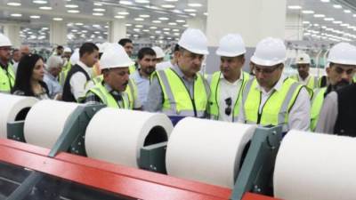 وزير قطاع الأعمال يتفقد تجارب تشغيل مصنع «غزل ١» الجديد بشركة غزل المحلة