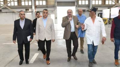 وزير الإنتاج الحربى يقوم بجولة تفقدية مفاجئة لشركة حلوان للصناعات غير الحديدية 