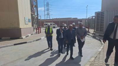 وزير الكهرباء  فى زيارة مفاجئة لمحطة توليد كهرباء السويس البخارية  «صور»