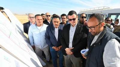 وزير الإسكان يتفقد موقف تنفيذ أعمال الطرق والمرافق للأراضى البديلة بمنطقة «شمس الحكمة»