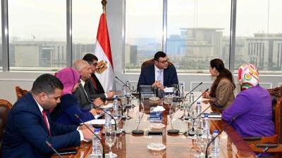 وزير الإسكان يلتقي مسئولى مجموعة «النساجون الشرقيون» الصناعية لبحث التعاون وتذليل أي تحديات