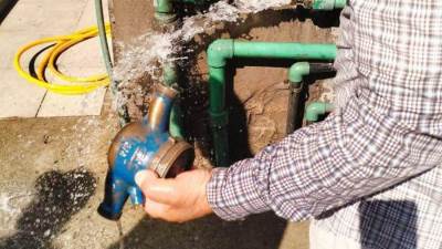 : حملات على وصلات المياه الخلسة وتحصيل المديونيات بمدينتي النوبارية والصالحية الجديتين