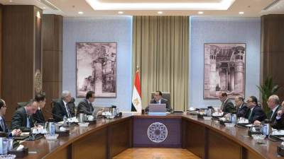 «مدبولي» يوجه بسرعة سداد  10 مليارات جنيه من مُستحقات شركات الأدوية والمستلزمات الطبية