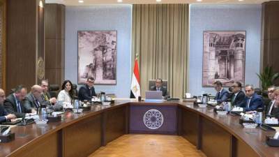 الحكومة تناقش مسودة قانون إنشاء مناطق المال والأعمال في مصر 