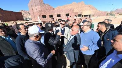 «الشربيني» يتفقد سير العمل بالنزل البيئى الجديد والبلدة التراثية بسانت كاترين