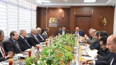 «الشربيني»:دعم كامل لتوطين الصناعات المتعلقة بقطاعي مرافق مياه الشرب والتشييد والبناء