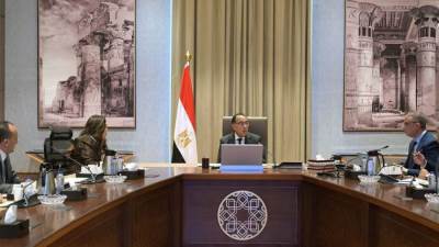 «مدبولى» :طلبات من المستثمرين السياحيين لإقامة 7 مشروعات منتجعات وفنادق سياحية على بحيرة قارون بالفيوم