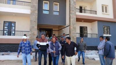 وزير الإسكان يشدد على الالتزام بالجداول الزمنية للانتهاء من وحدات «سكن لكل المصريين» بالمدن الجديدة