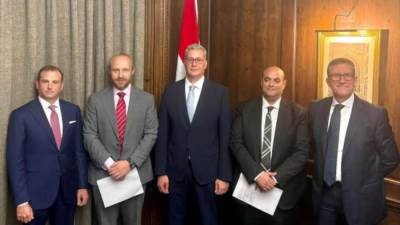 اتفاقية تعاون مشترك بين «البترول» و «أنجلو جولد أشانتى» للبحث عن خام الذهب 