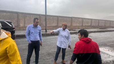 رئيس جهاز السويس الجديدة تتابع خطة عمل لجنة الكوارث والأزمات في التعامل مع الأمطار