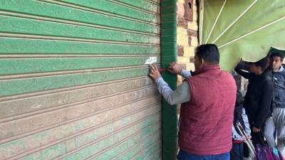 رئيس جهاز الشروق : تنفيذ 6 قرارات غلق وتشميع للمحلات التجارية المخالفة بالمدينة