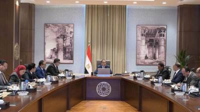 «مدبولى» يستعرض مقترحات التنمية بالأراضي الشاطئية وإنشاء مجتمعات عمرانية سياحية 