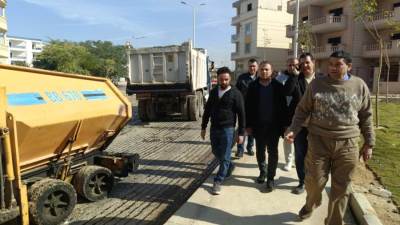 رئيس جهاز الشروق:جارٍ إستكمال أعمال الرصف بحى النادى بالمدينه