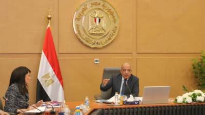 «عصمت»:تحديث شبكة نقل الكهرباء لاستيعاب القدرات المضافة من الطاقات المتجددة