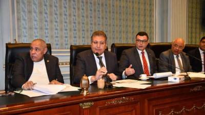 وزير الإسكان يناقش الموقف الحالي لمشروعات الخطة الاستثمارية 2024/2025 