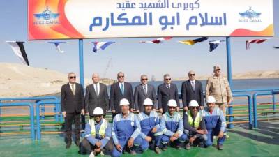 ضمن خطة زيادة محاور العبور لقناة السويس .. افتتاح كوبريين عائمين بالقطاع الأوسط للقناة 