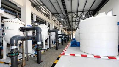 وزير الإسكان يستعرض إنجازات قطاع مياه الشرب والصرف الصحي بالوزارة خلال عام 2024