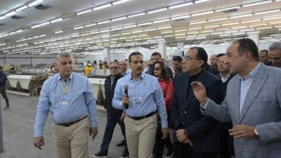 رئيس الوزراء: توجيهات رئاسية لتطوير وتحديث قطاع الغزل والنسيج لإستعادة ريادته