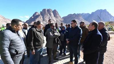وزير الإسكان يتفقد الفندق الجبلى والنزل البيئي بسانت كاترين  ويوجه بتكثيف العمل 