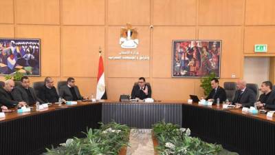 «الشربيني» يشدد على الالتزام بالجداول الزمنية للتسليم الابتدائي لأبراج منطقة الأعمال المركزية