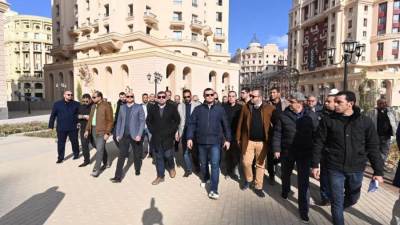 وزير الإسكان يتفقد سير العمل بالحى السكنى الخامس R5 وعدداً من الطرق والمحاور بالعاصمة الإدارية الجديدة