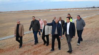 مسئولو «الإسكان» يتفقدون المشروعات السكنية والبنية الأساسية بمدينة العاشر من رمضان