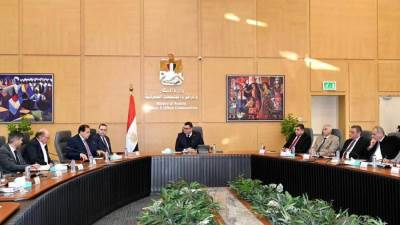 «الشربينى» يلتقي مجموعة من المطورين وممثلي الكيانات العاملة بإقليم الساحل الشمالي الغربي