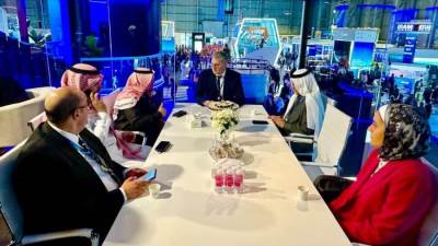 وزير البترول  يبحث مع مجموعة القحطاني السعودية زيادة التعاون المشترك في مجالات البترول والتعدين