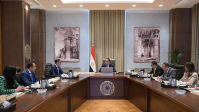 «مدبولى» يتابع إجراءات طرح الشركات التابعة للقوات المسلحة