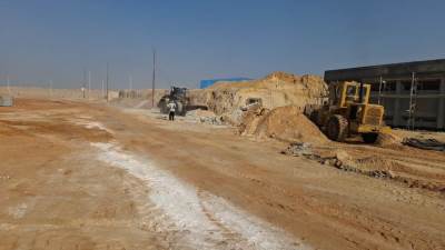 رئيس جهاز العاشر من رمضان يتابع مشروعات البنية التحتية وتطوير الطرق بالمناطق الصناعية