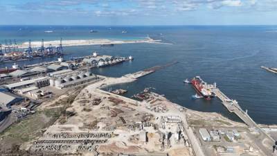 تحالف شركة لات يضخ 3 مليارات جنيه استثمارات في محطة الصب الجاف بميناء الدخيلة