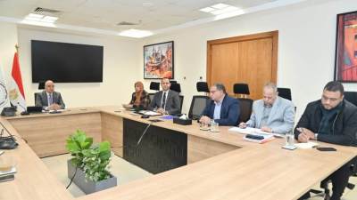 وزير الري يتابع موقف إستلام أراضى طرح النهر من هيئة التعمير