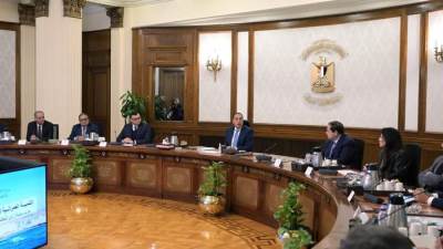 رئيس الوزراء يستعرض موقف أعمال التنمية بالساحل الشمالي الغربي مع عدد من المستثمرين السياحيين