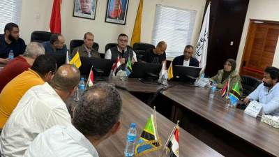 وزير الإسكان يلتقي المسئولين والعاملين بمشروع سد ومحطة كهرباء «جوليوس نيريرى»