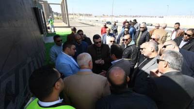 وزير الإسكان يتفقد محطة رفع الصرف الصحي ومشروع الغلق الآمن لمقلب المخلفات بمنطقة السلام بمدينة العبور