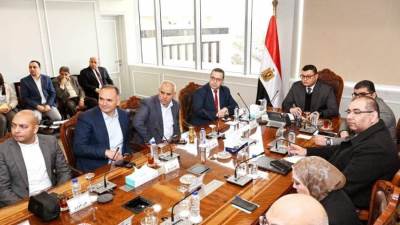 وزير الإسكان يستعرض مع مسئولي شركة «فاوندرز»  الفرص الاستثمارية والخطة الترويجية للمشروعات بالعاصمة الإدارية