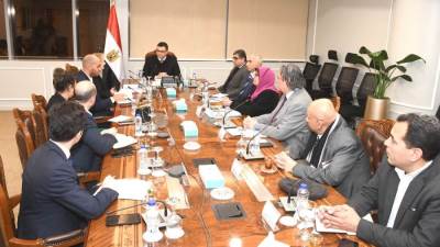 وزير الإسكان يبحث مع مسئولي البنك الأوروبي لإعادة الإعمار والتنمية سبل تعزيز التعاون المشترك